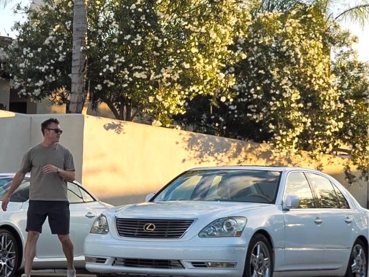 2005 Lexus LS 430 — photo 1